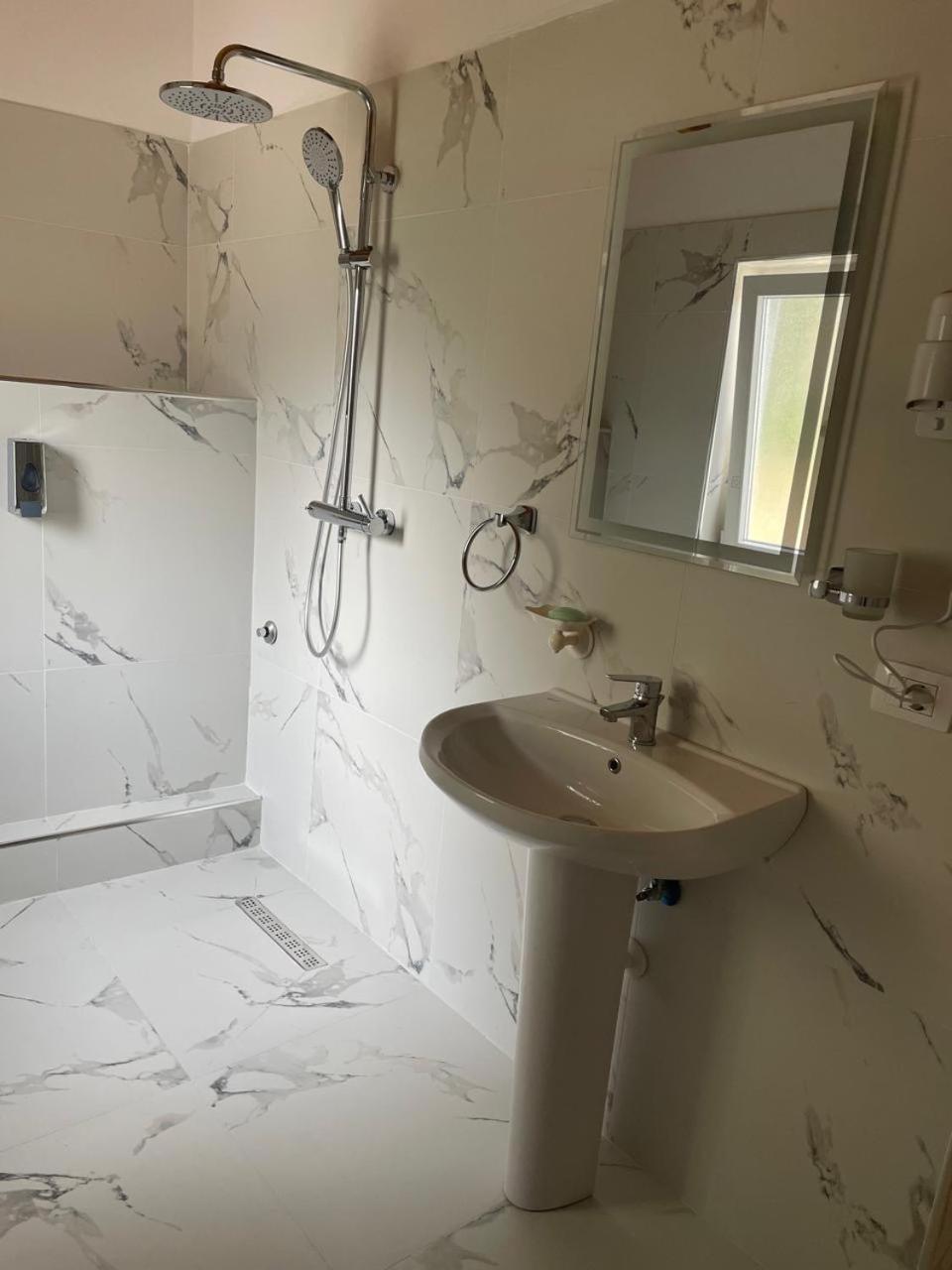 Zhaban R Hotel מראה חיצוני תמונה